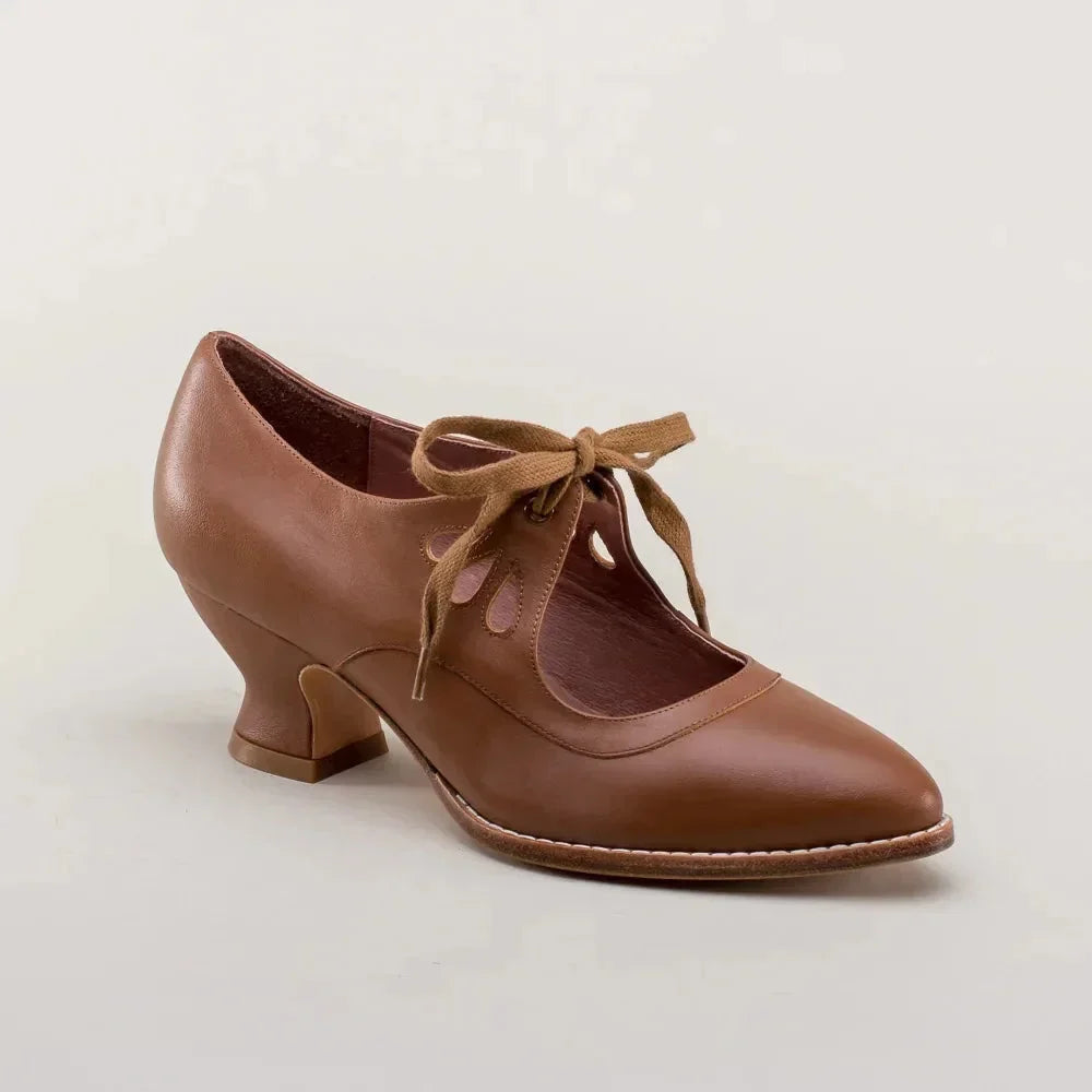 Mary Jane pumps met cut-outs en veters