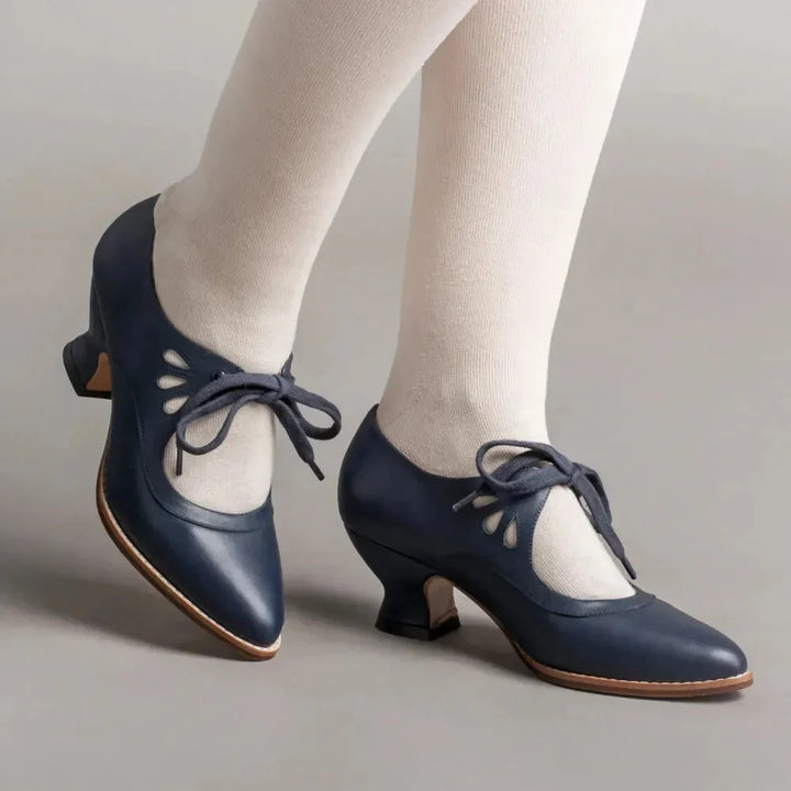 Mary Jane pumps met cut-outs en veters