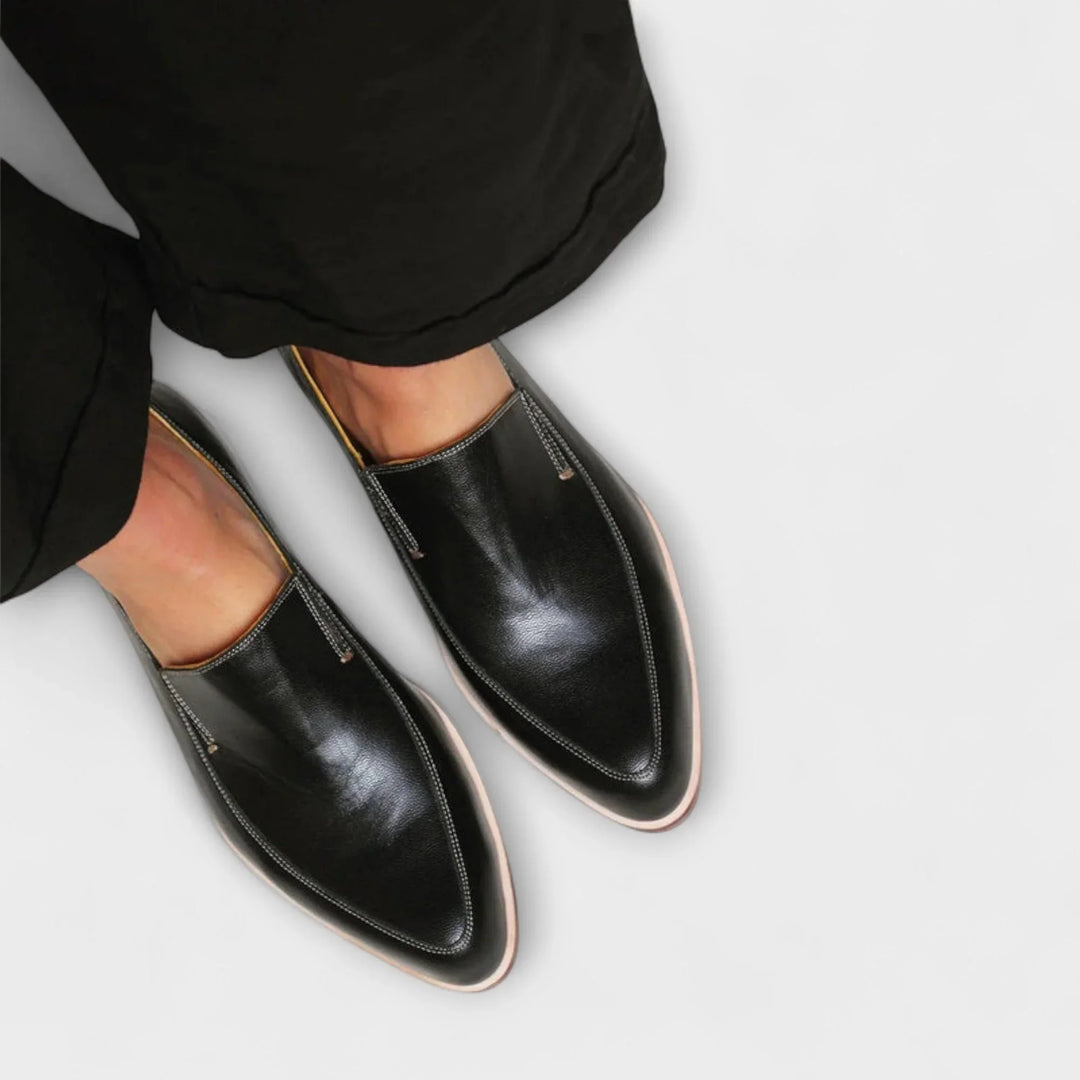 Zwarte leren loafers met puntige neus