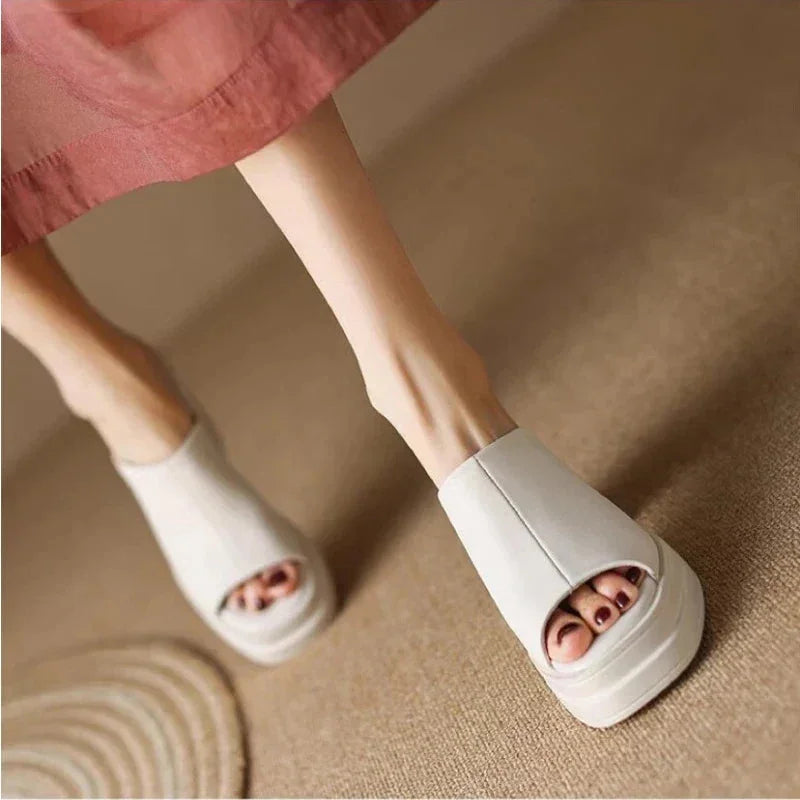 Dames leren platform muiltjes met peeptoe