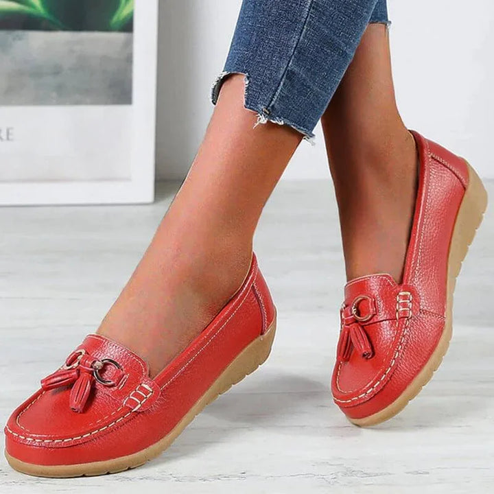 Platte moc-toe loafers met kwastjes en goudkleurige gesp