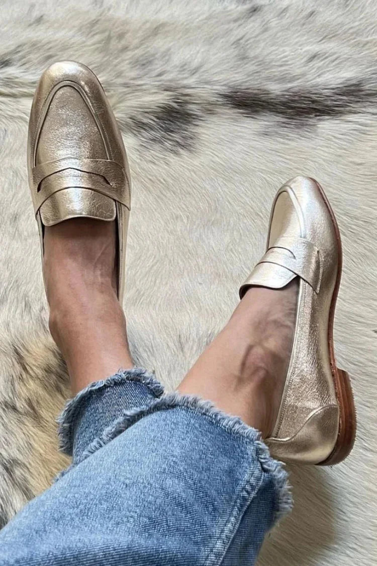 Goudkleurige metallic loafers om aan te schieten