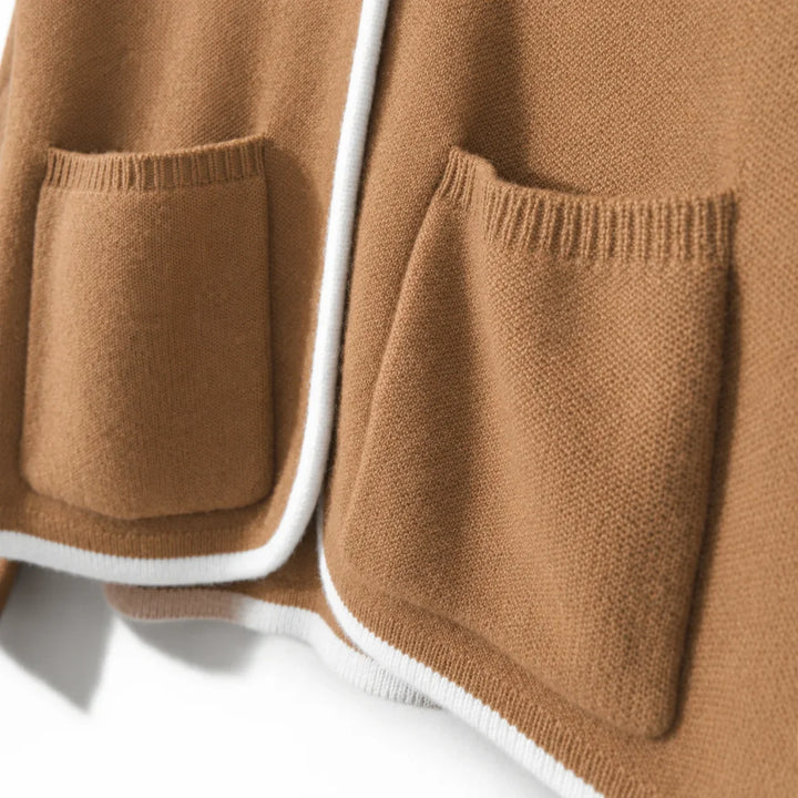 Gebreid vest met doorknoopsluiting en contrastrand