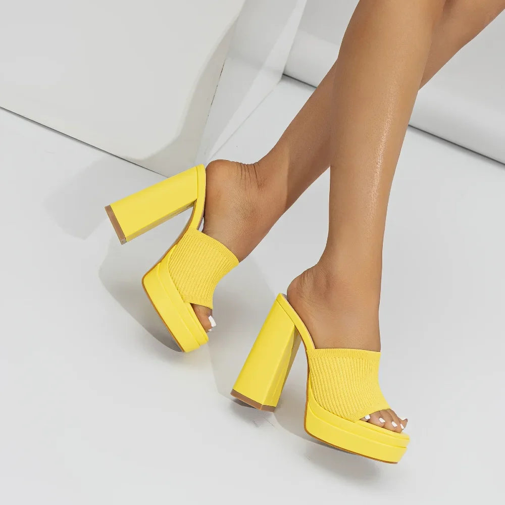 Gebreide platformsandalen met open teen en blokhak