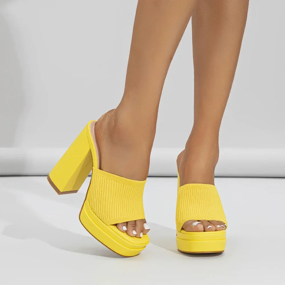 Gebreide platformsandalen met open teen en blokhak