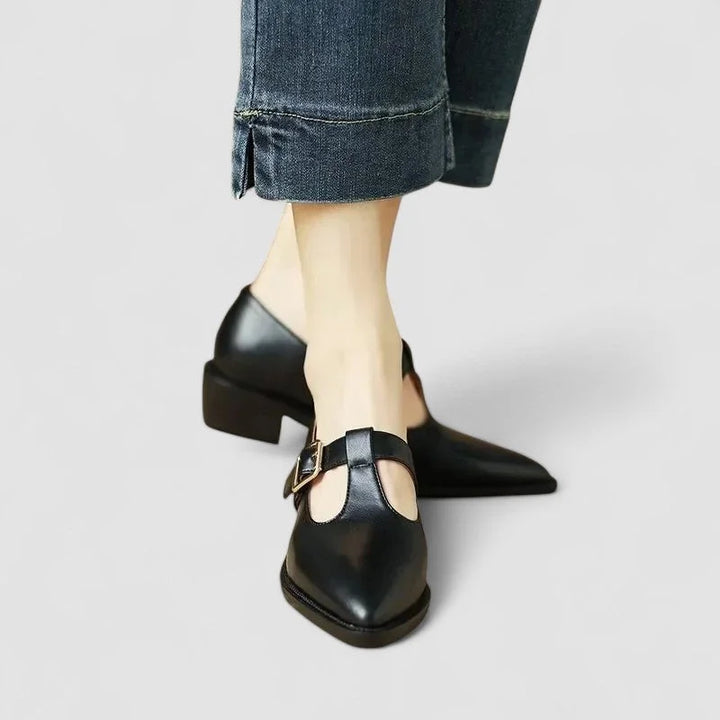 Leren puntige T-strap schoenen met blokhak