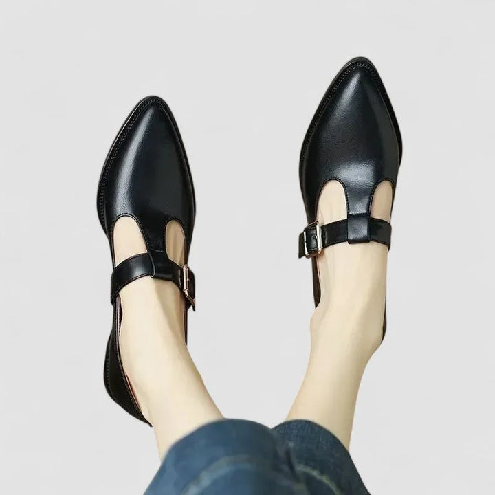 Leren puntige T-strap schoenen met blokhak