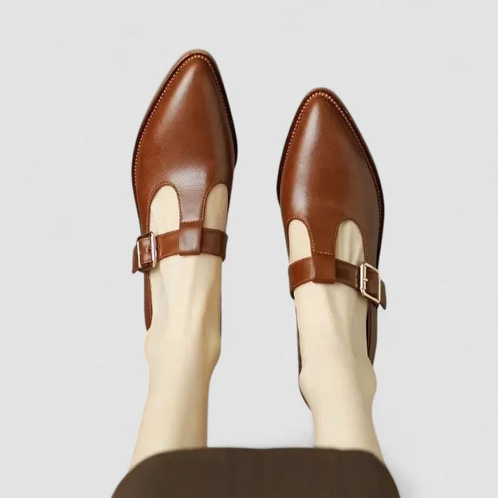 Leren puntige T-strap schoenen met blokhak