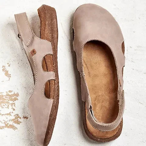 Gedempte slingback-sandalen met gesloten neus en uitsnijdingen