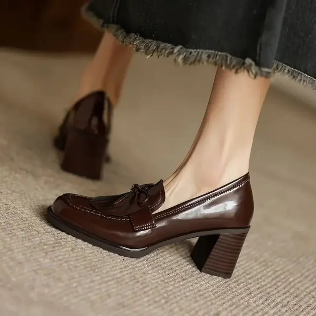 Lakleren loafer-pumps met kwastjes en blokhak
