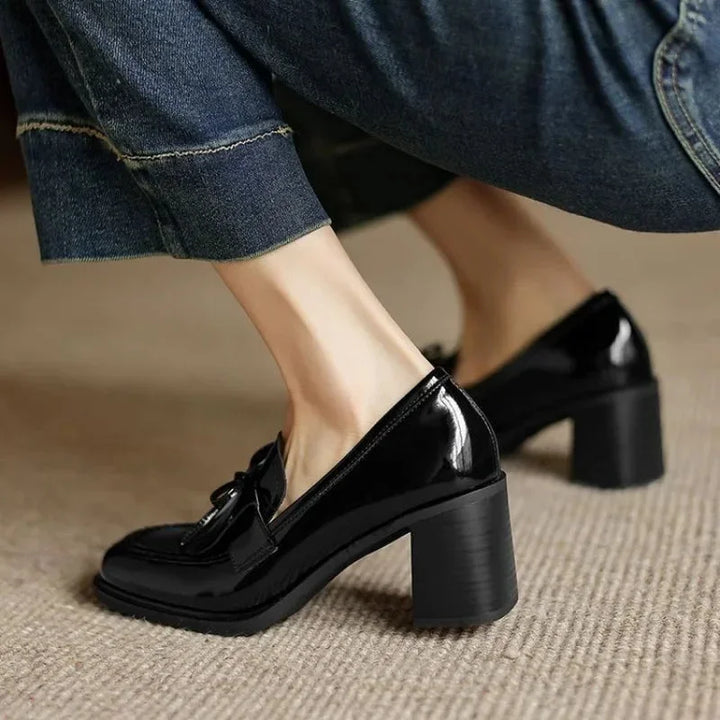 Lakleren loafer-pumps met kwastjes en blokhak