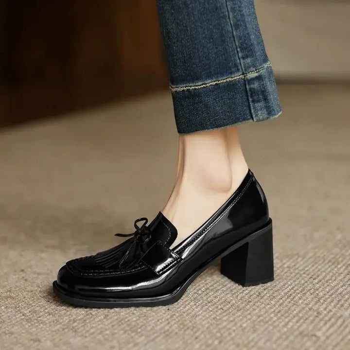 Lakleren loafer-pumps met kwastjes en blokhak