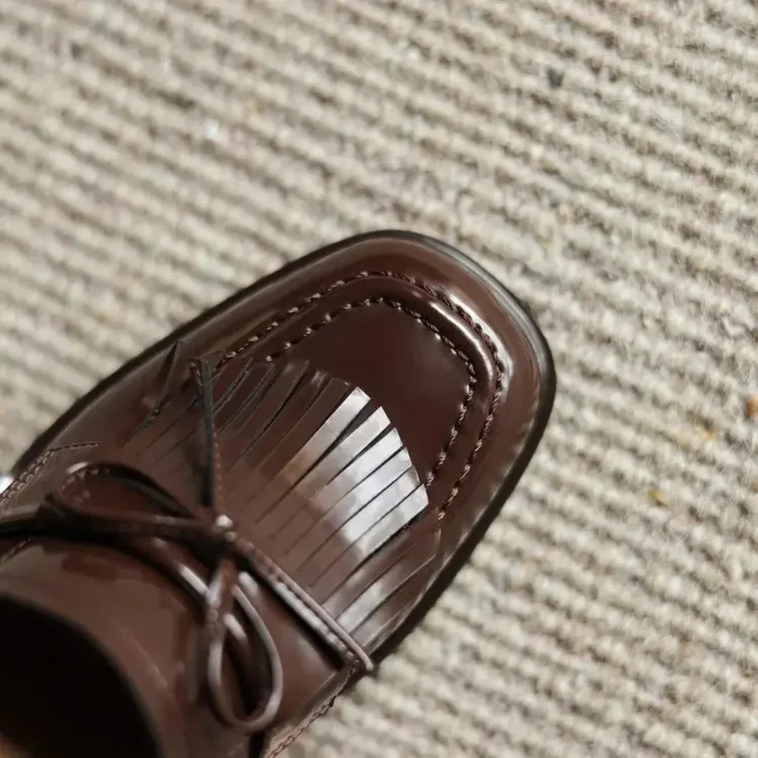 Lakleren loafer-pumps met kwastjes en blokhak