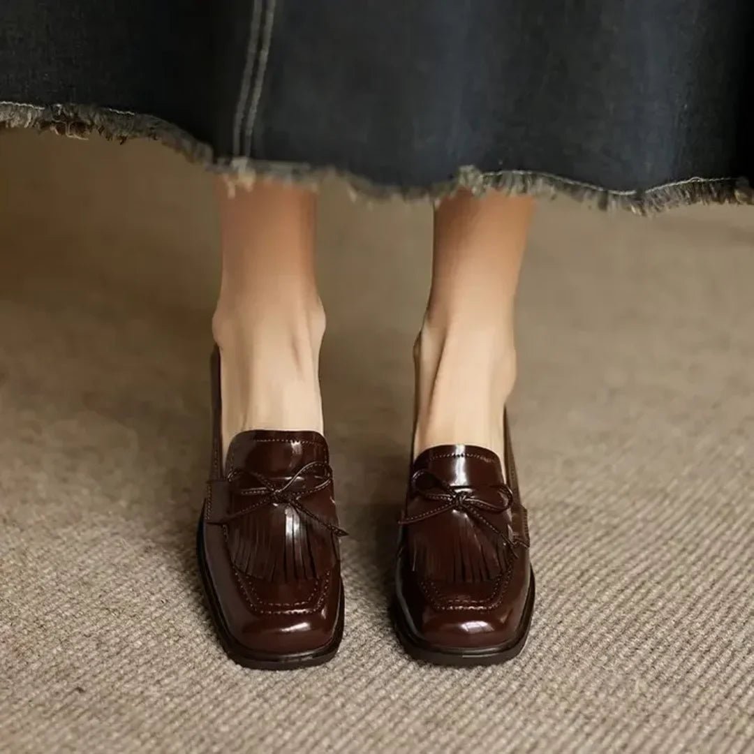 Lakleren loafer-pumps met kwastjes en blokhak