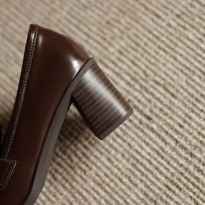 Lakleren loafer-pumps met kwastjes en blokhak
