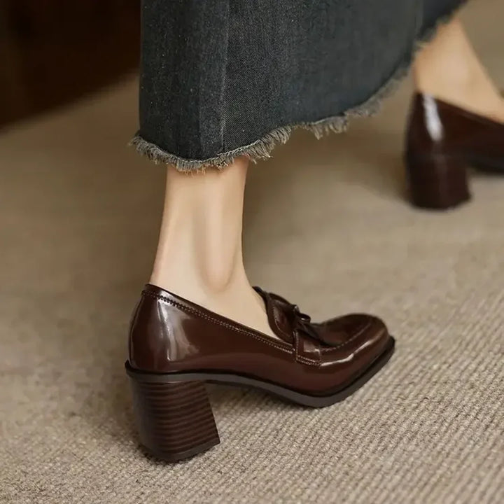 Lakleren loafer-pumps met kwastjes en blokhak