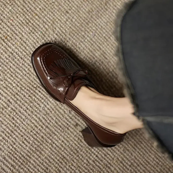 Lakleren loafer-pumps met kwastjes en blokhak