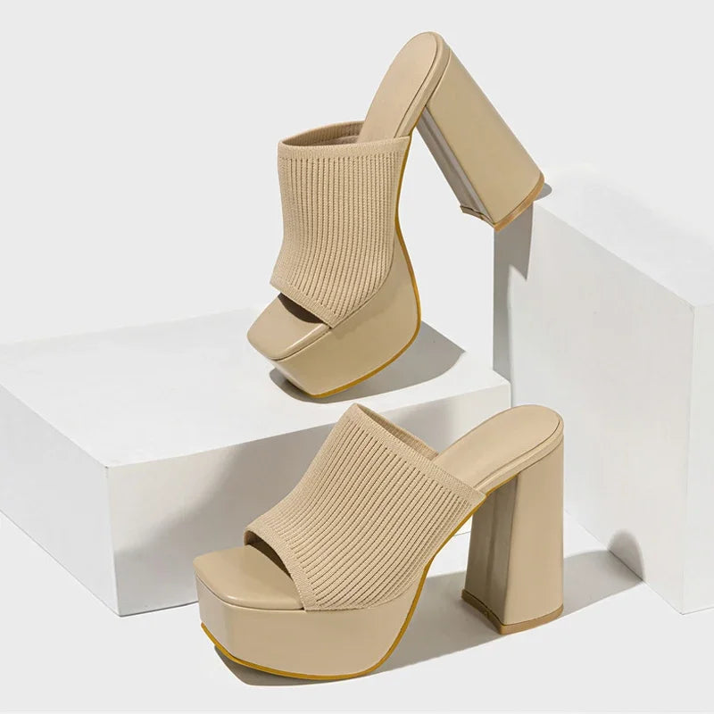 Geribbelde gebreide plateausandalen met blokhak