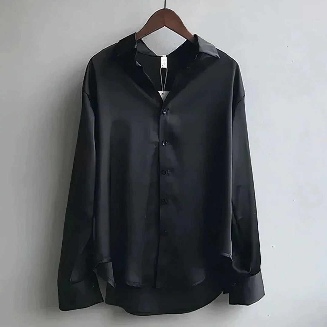 Satijnen blouse met lange mouw en puntkraag