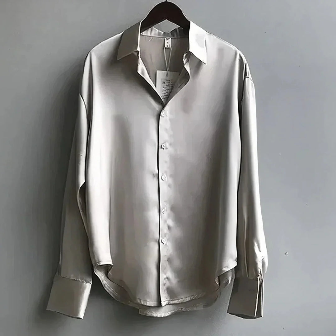 Satijnen blouse met lange mouw en puntkraag