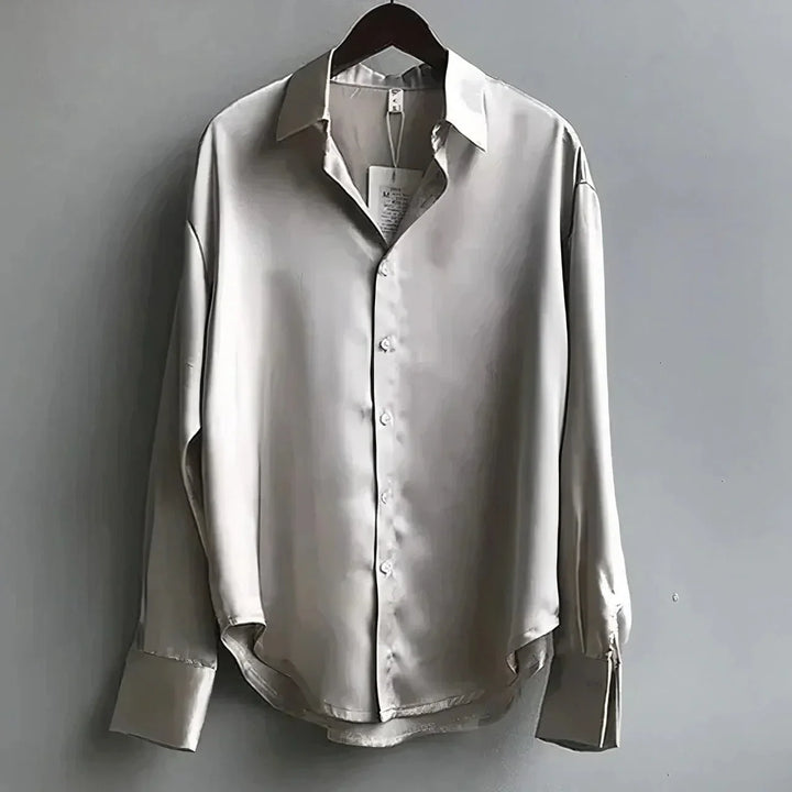 Satijnen blouse met lange mouw en puntkraag