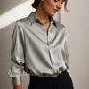 Satijnen blouse met lange mouw en puntkraag