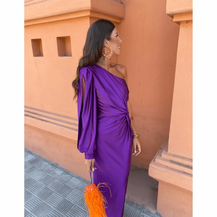 Satijnen one-shoulder maxi-jurk met split