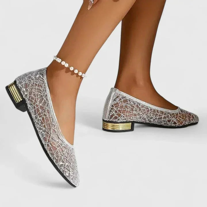 Transparante kanten puntige flats met blokhak