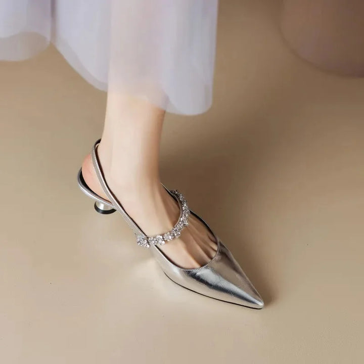 Slingback pumps met puntneus en kristallen bandje