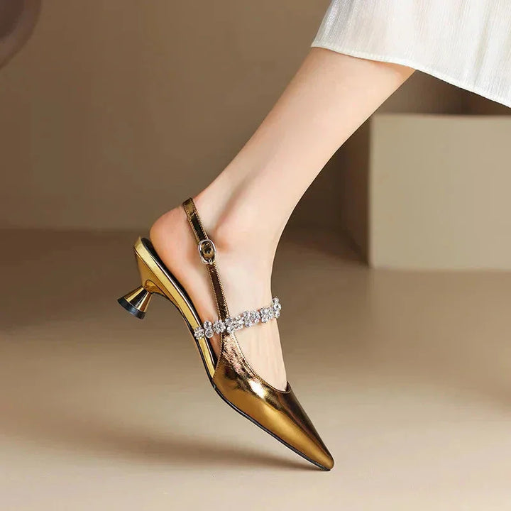 Slingback pumps met puntneus en kristallen bandje