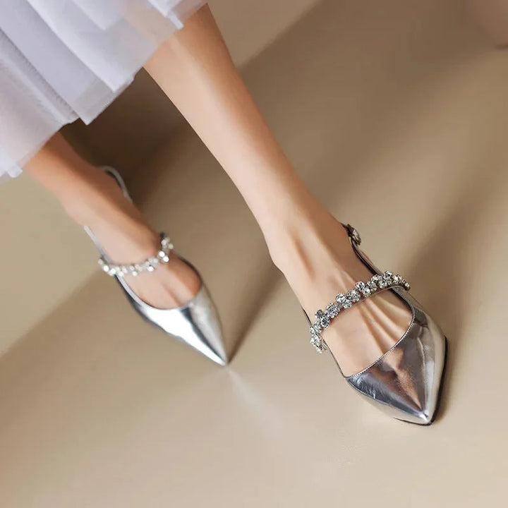 Slingback pumps met puntneus en kristallen bandje