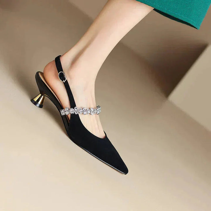 Slingback pumps met puntneus en kristallen bandje