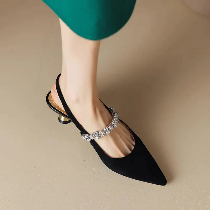 Slingback pumps met puntneus en kristallen bandje