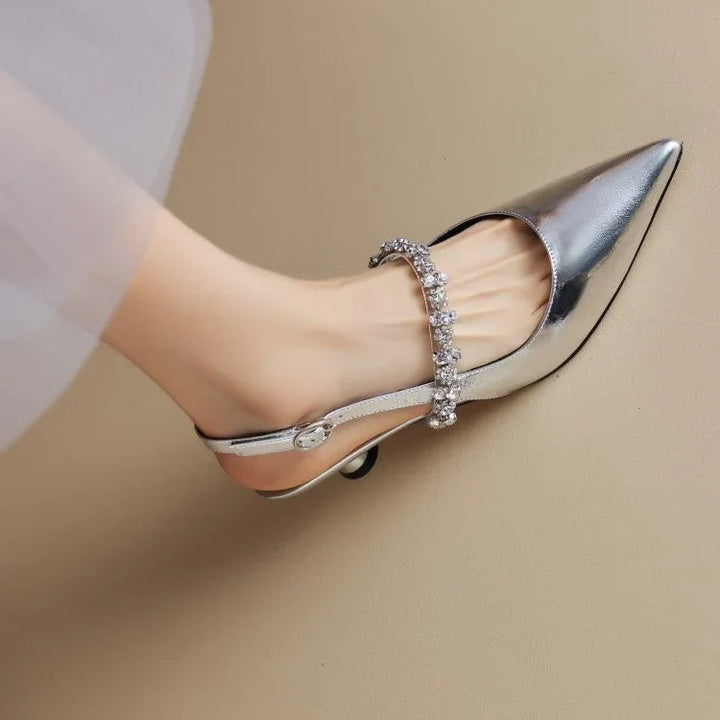 Slingback pumps met puntneus en kristallen bandje