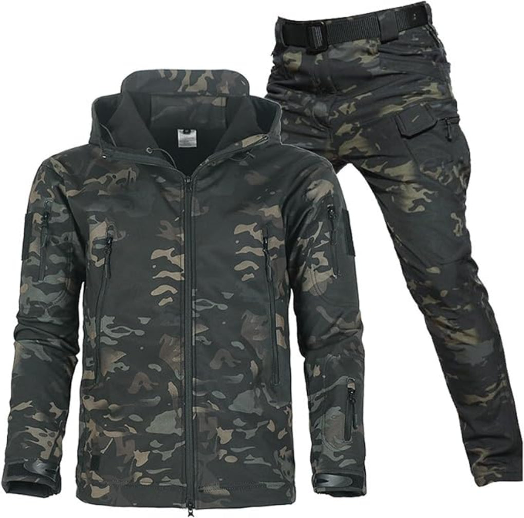 https://cdn.shopify.com/s/files/1/0659/5451/2986/files/zwarte-water--en-winddichte-outdoor-set-voor-heren-met-fleecevoering-zes-zakken-en-verstelbare-capuc-19.jpg?v=1753536972
