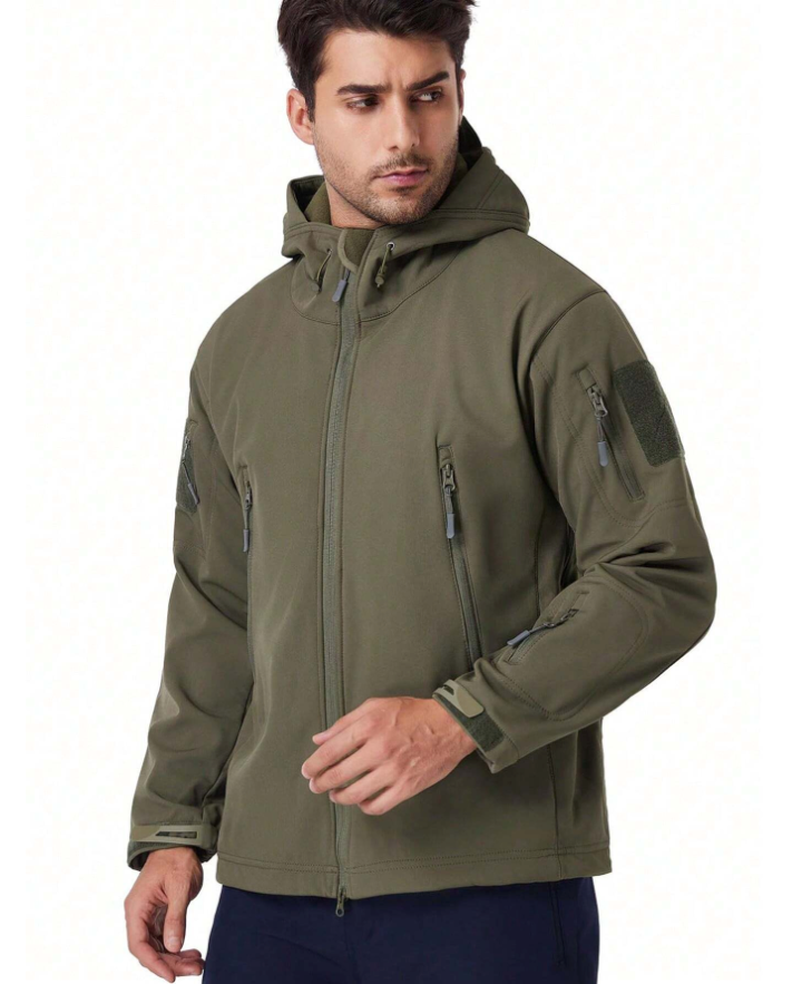 https://cdn.shopify.com/s/files/1/0659/5451/2986/files/zwarte-water--en-winddichte-outdoor-set-voor-heren-met-fleecevoering-zes-zakken-en-verstelbare-capuc-5.png?v=1753536972